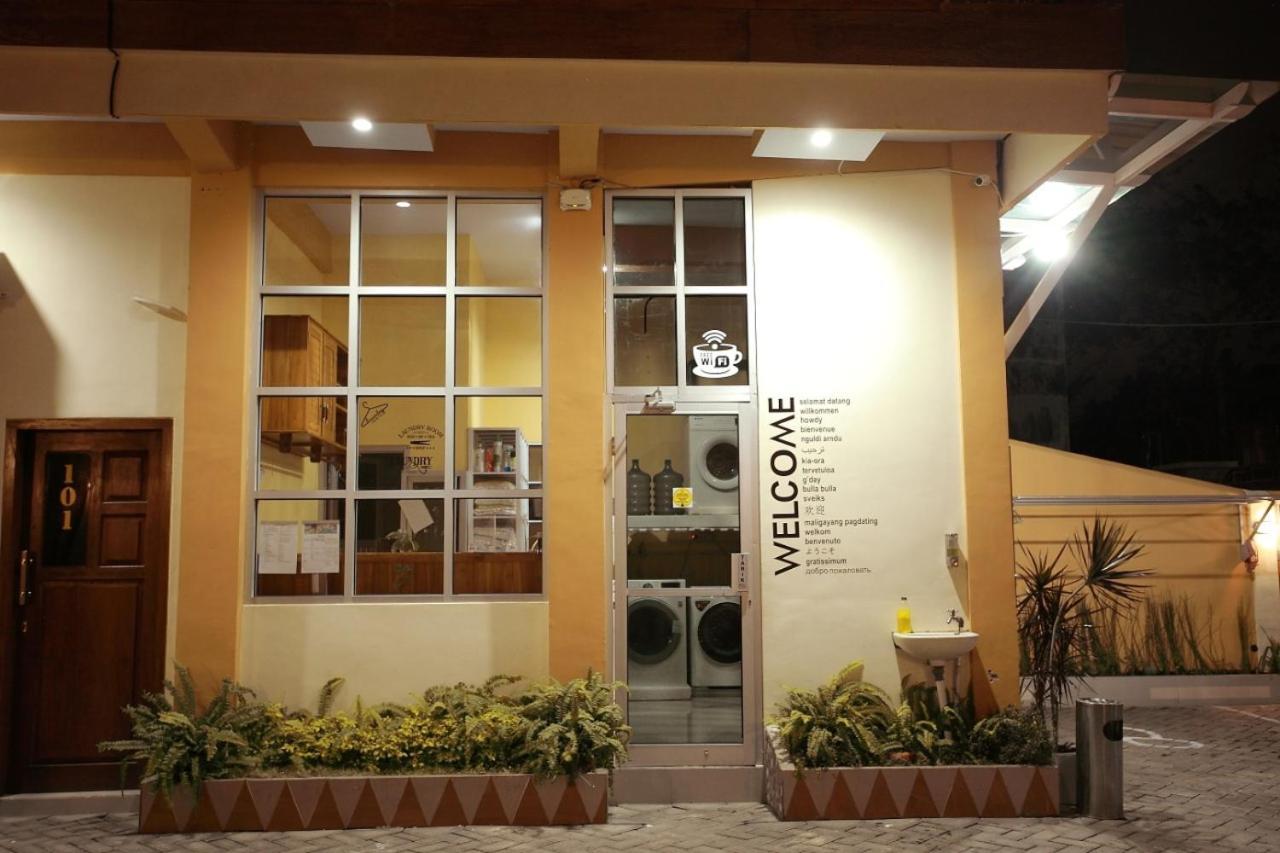 Grya Pyramyt Hostel Banyuwangi  Exterior photo