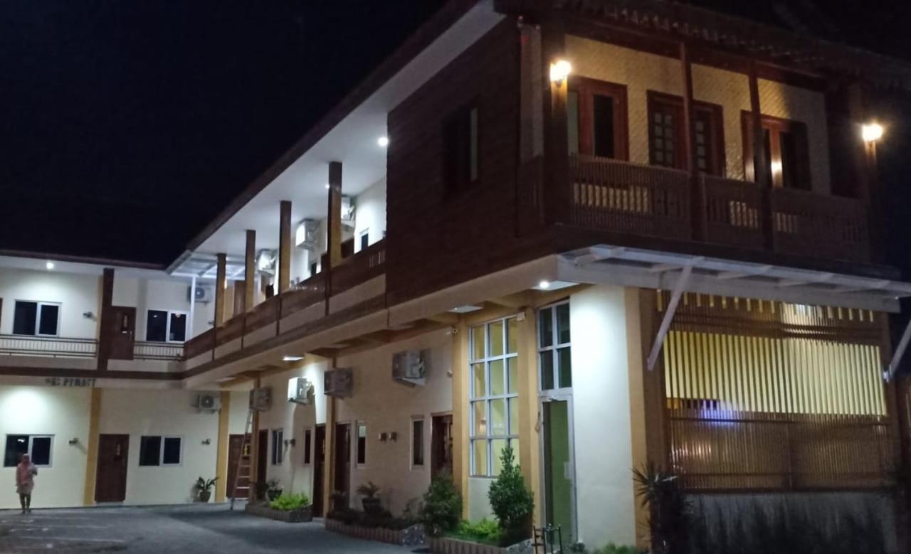 Grya Pyramyt Hostel Banyuwangi  Exterior photo